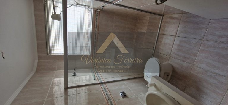 Apartamento com 02 dormitórios no Embaré
