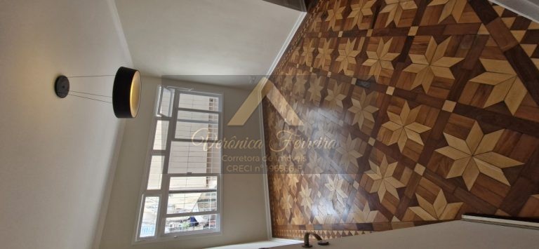 Apartamento com 02 dormitórios no Embaré