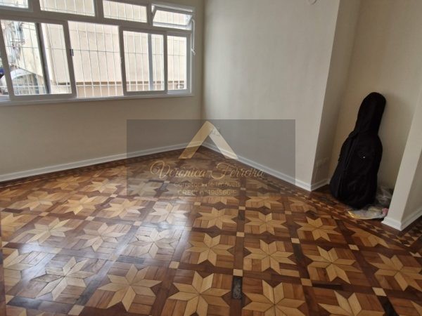 Apartamento com 02 dormitórios no Embaré
