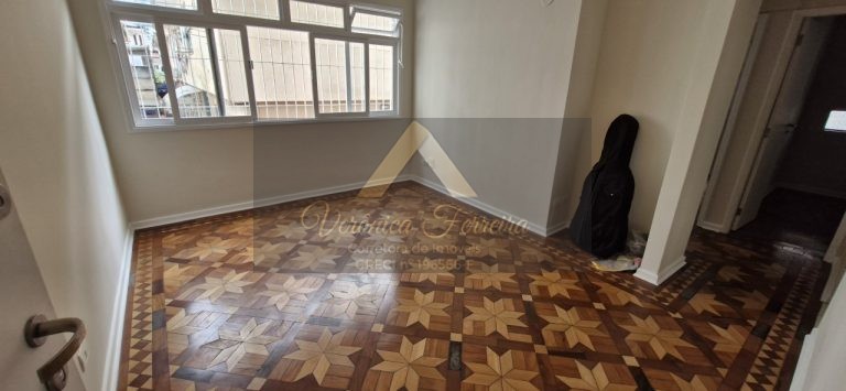 Apartamento com 02 dormitórios no Embaré