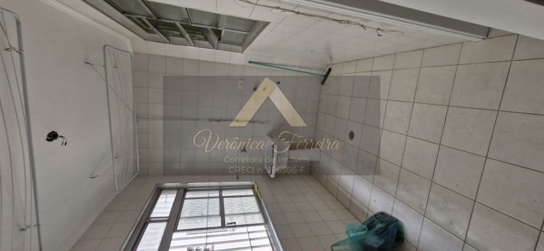 Apartamento com 02 dormitórios no Embaré