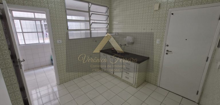 Apartamento com 02 dormitórios no Embaré