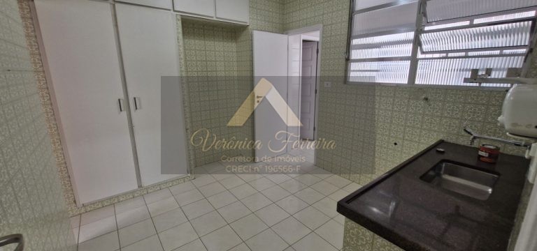 Apartamento com 02 dormitórios no Embaré